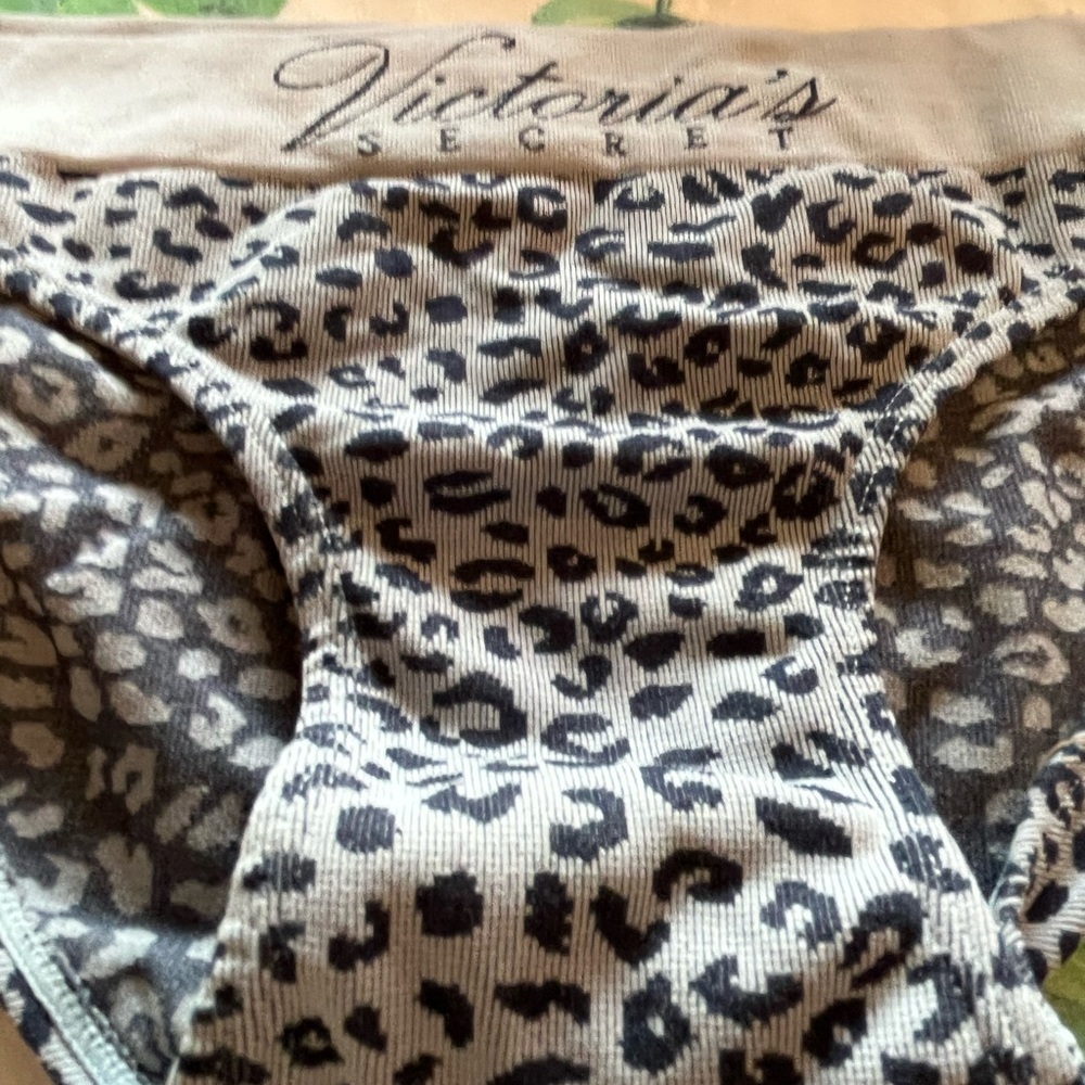 Victoria's Secret Leopard Print Panties XS UnderGarments Women’s Bottoms - Picture 3 of 6
